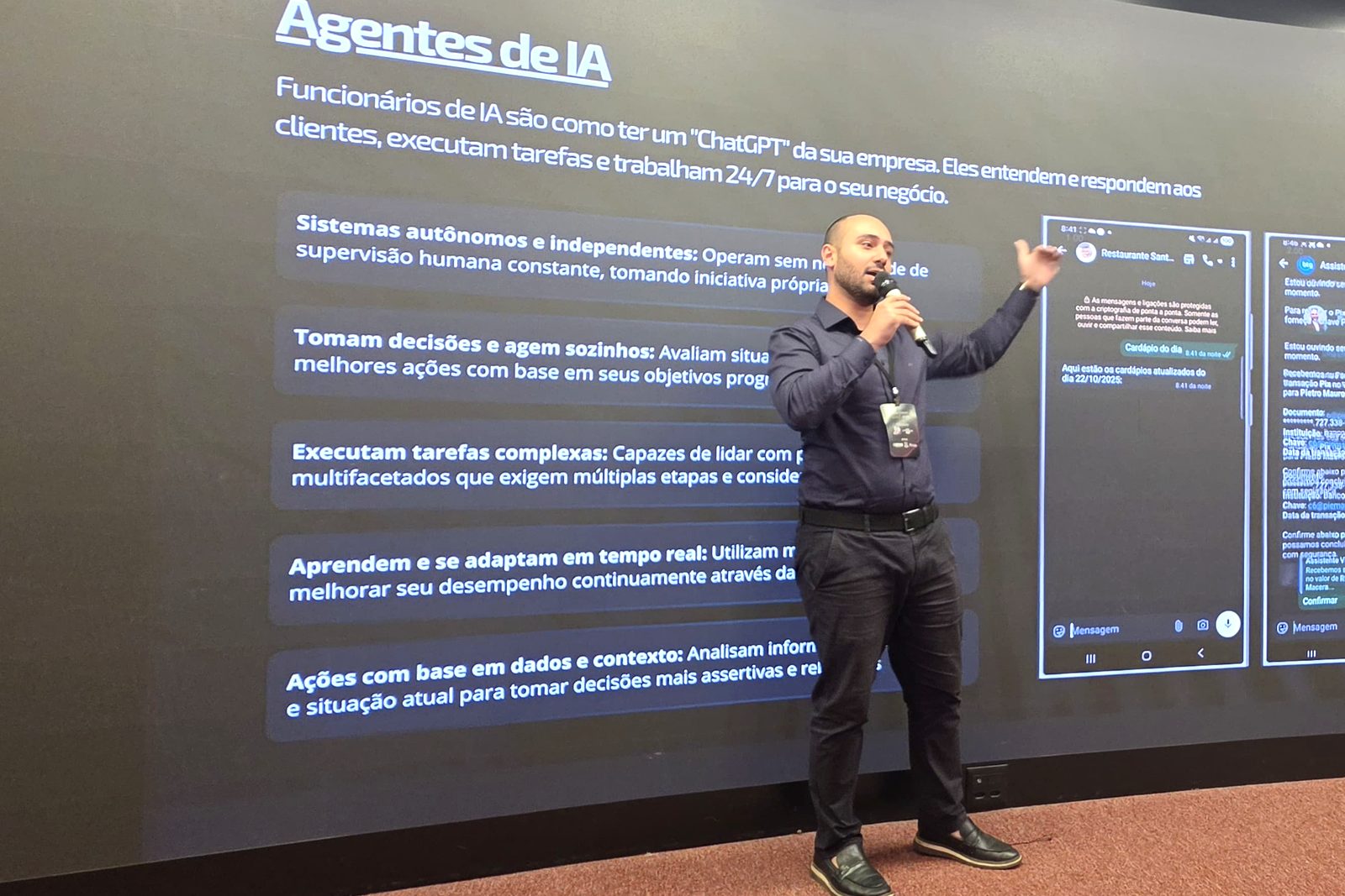 Pietro no palco da ESPM sobre agentes de IA